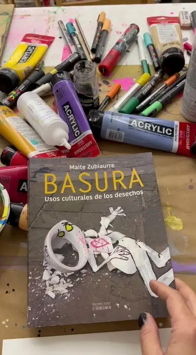 Toilet – street art in Barcelona: scene from the Art Is Trash video by Francisco de Pájaro