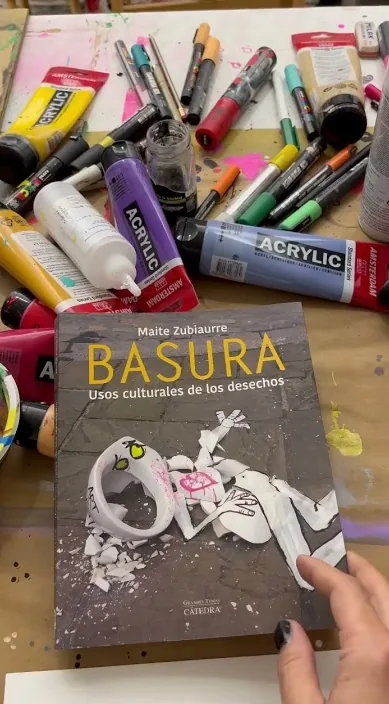 Toilet – street art in Barcelona: scene from the Art Is Trash video by Francisco de Pájaro