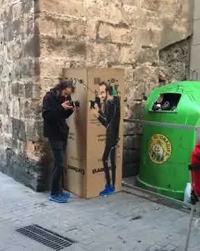 Valencia – street art: scene from the Art Is Trash video by Francisco de Pájaro
